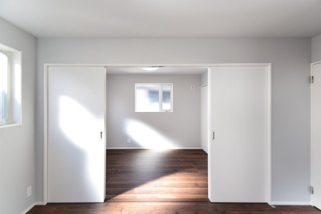 戸建　一宮市今伊勢町本神戸　全5区画分譲の洋室|建具やクロスなどをトータルデザインでコーディネートしており、室内に落ち着きと安らぎを与えてくれます。