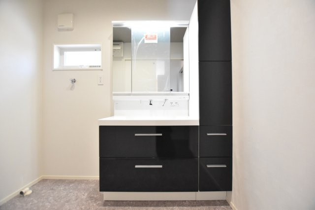 戸建　一宮市今伊勢町本神戸　全5区画分譲の独立洗面台|洗面洗髪化粧台です。物件により三面鏡または一面鏡の場合があります。詳しくは担当者までお問合せ下さい。