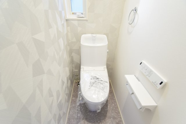 戸建　一宮市今伊勢町本神戸　全5区画分譲のトイレ|節水省エネの暖房便座シャワートイレです。お掃除のしやすさを究めたフチなし形状でお手入れ楽々。