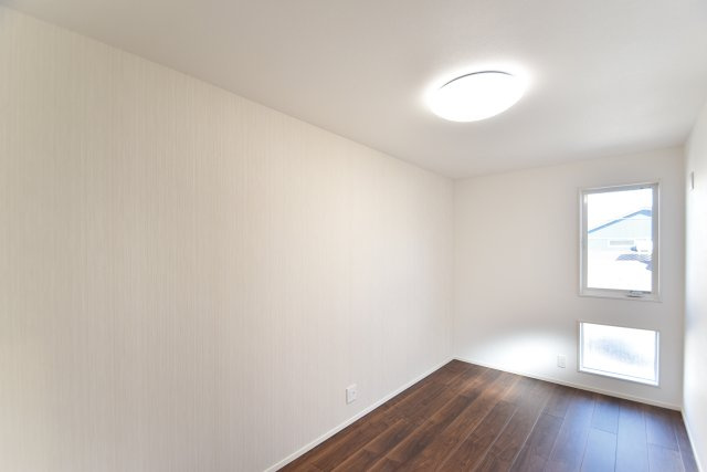 戸建　一宮市今伊勢町本神戸　全5区画分譲の寝室|建具やクロスなどをトータルデザインでコーディネートしており、室内に落ち着きと安らぎを与えてくれます。