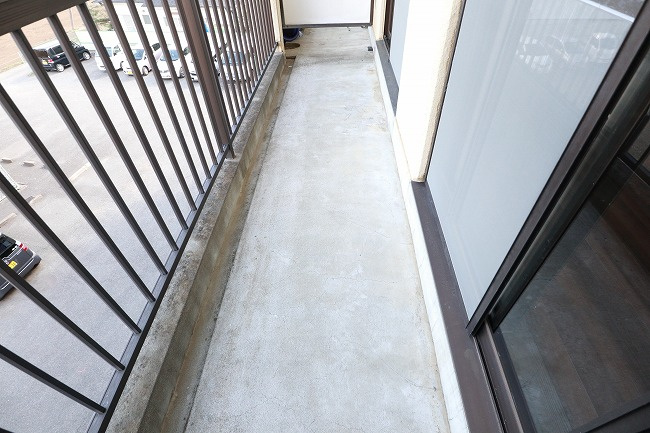 東ノ岡マンションのバルコニー