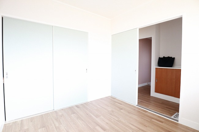 東ノ岡マンションの寝室