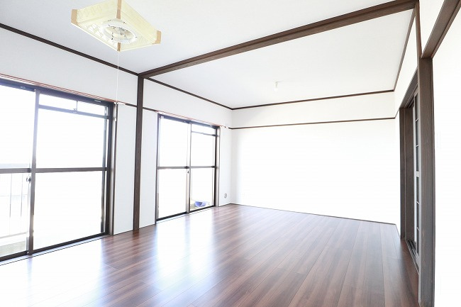 東ノ岡マンションの居間・リビング