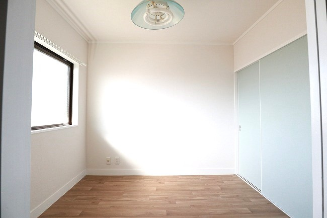 東ノ岡マンションの寝室