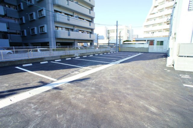 ヘーベルメゾン諏訪野の駐車場