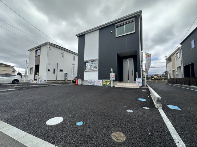 小田原市栢山 駐車3台 新築戸建ての前面道路含む現地写真