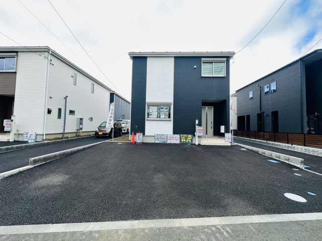 小田原市栢山 駐車3台 新築戸建ての駐車場