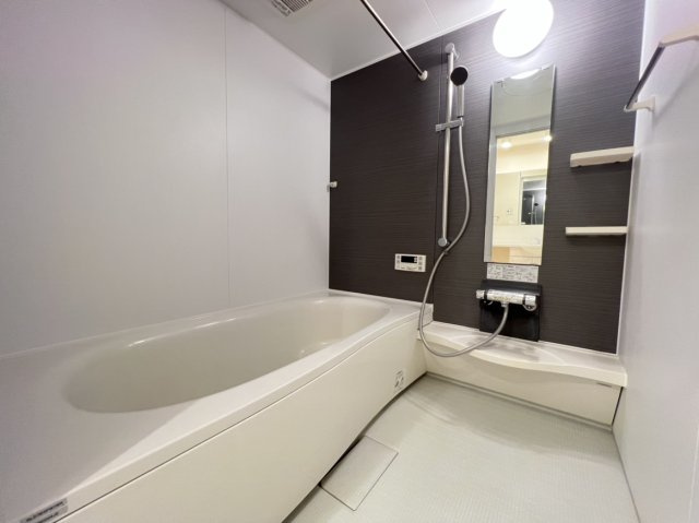 プレシャス高崎の浴室|高崎、前橋エリアのお部屋探しはエンドスケープまで！お客様の理想お聞かせ下さい♪
クロスや設備の色が異なる場合があります。