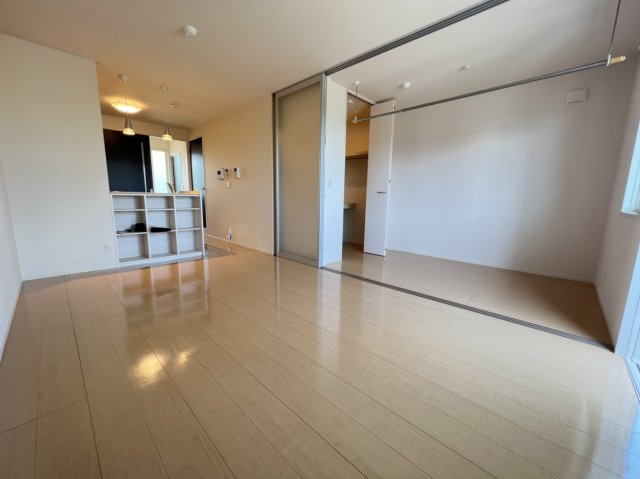 プレシャス高崎の居間・リビング|高崎、前橋エリアのお部屋探しはエンドスケープまで！お客様の理想お聞かせ下さい♪
クロスや設備の色が異なる場合があります。