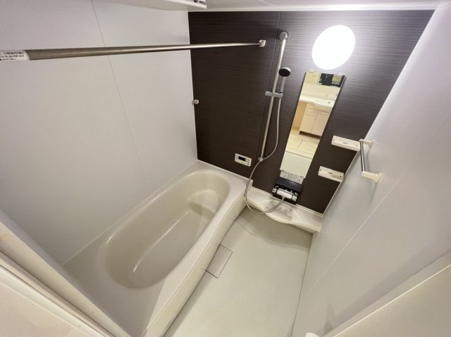 プレシャス高崎の浴室|高崎、前橋エリアのお部屋探しはエンドスケープまで！お客様の理想お聞かせ下さい♪
クロスや設備の色が異なる場合があります。