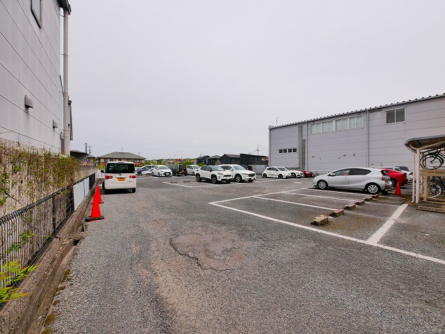 フロリティオ川崎店舗の駐車場