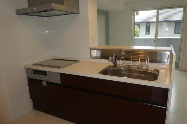 プランドール大高Ⅰのキッチン|３口IHコンロ付システムキッチン