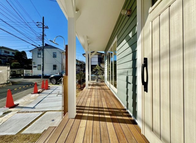 藤沢市鵠沼藤が谷 新築戸建ての前面道路含む現地写真