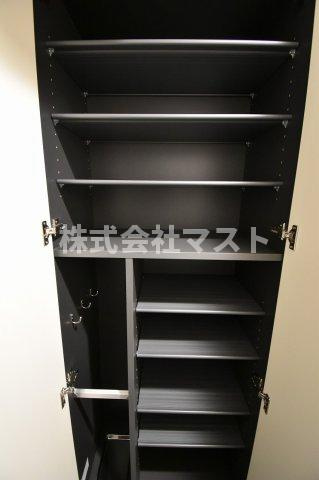 プレサンス難波マジョリティの玄関