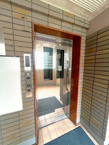 駅まで徒歩２分＆２沿線利用可能★ペット飼育可能★リフォーム済み３ＬＤＫ★眺望良好★藤和宝ヶ池ホームズのその他共用部分|エレベーター