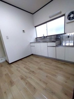 【キッチン】 | メゾン | キッチンに窓があり明るいキッチンです。