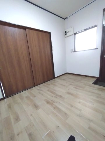 【内装】 | メゾン | 洋室とキッチンの間仕切り。