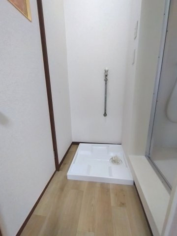 【設備】 | メゾン | 室内洗濯機置き場。