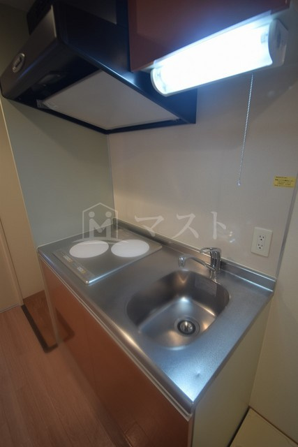 大阪市中央区瓦屋町３丁目の賃貸マンションのキッチン