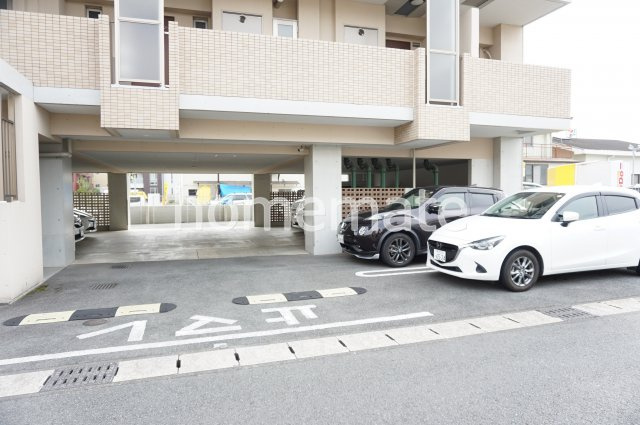 ムライチマンション熊高東の駐車場