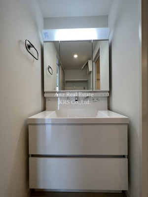 【洗面所】 | ポラリス松ヶ枝 | 三面鏡付き大型収納シャンプードレッサー