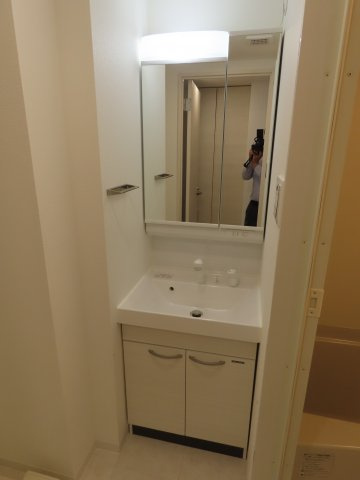 ファステート大阪マジョリティの独立洗面台