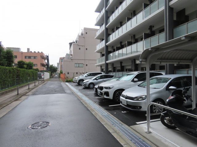 ファステート大阪マジョリティの駐車場