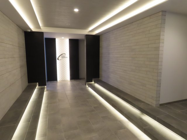 ファステート大阪マジョリティのエントランス