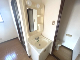 【洗面所】 | サンシティー南矢三 | ゆったりとした玄関です