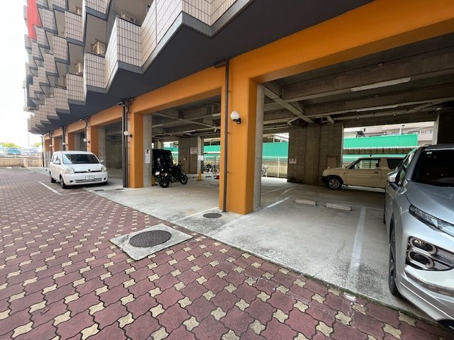 セレーナ喜志参番館Ⅱの駐車場