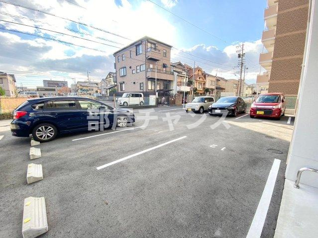 AURUMの駐車場