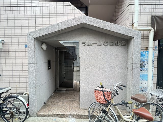 ラムール春日野道のエントランス