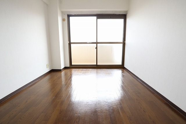 マンション新屋の洋室