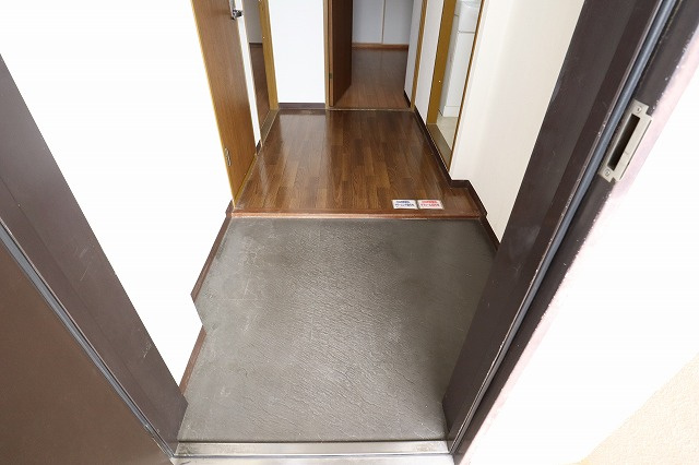 マンション新屋の玄関