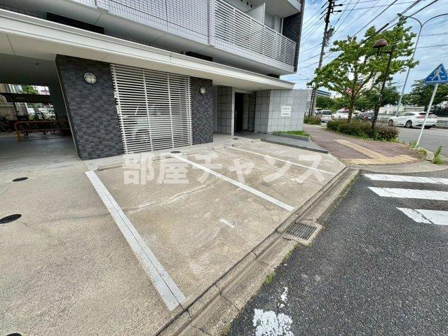 ブルームライフ黒川の駐車場