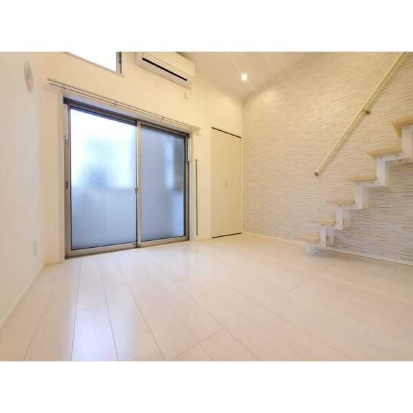 ディアコート新栄の居間・リビング