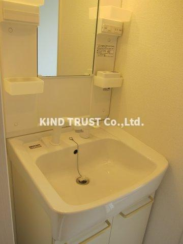 シャトートレイユの洗面所|脱衣スペースもあります