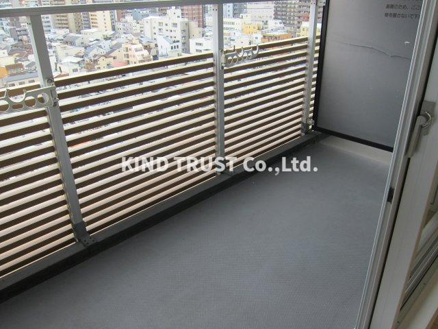 シャトートレイユのバルコニー|バルコニーからの眺めを楽しみながら食事をしませんか