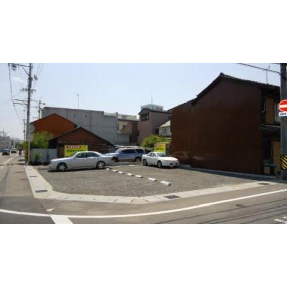 加納坂井町山田駐車場