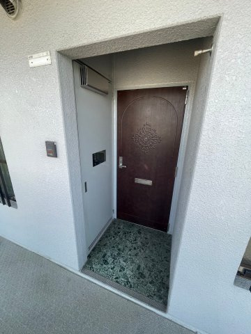 クレール壱番館の玄関