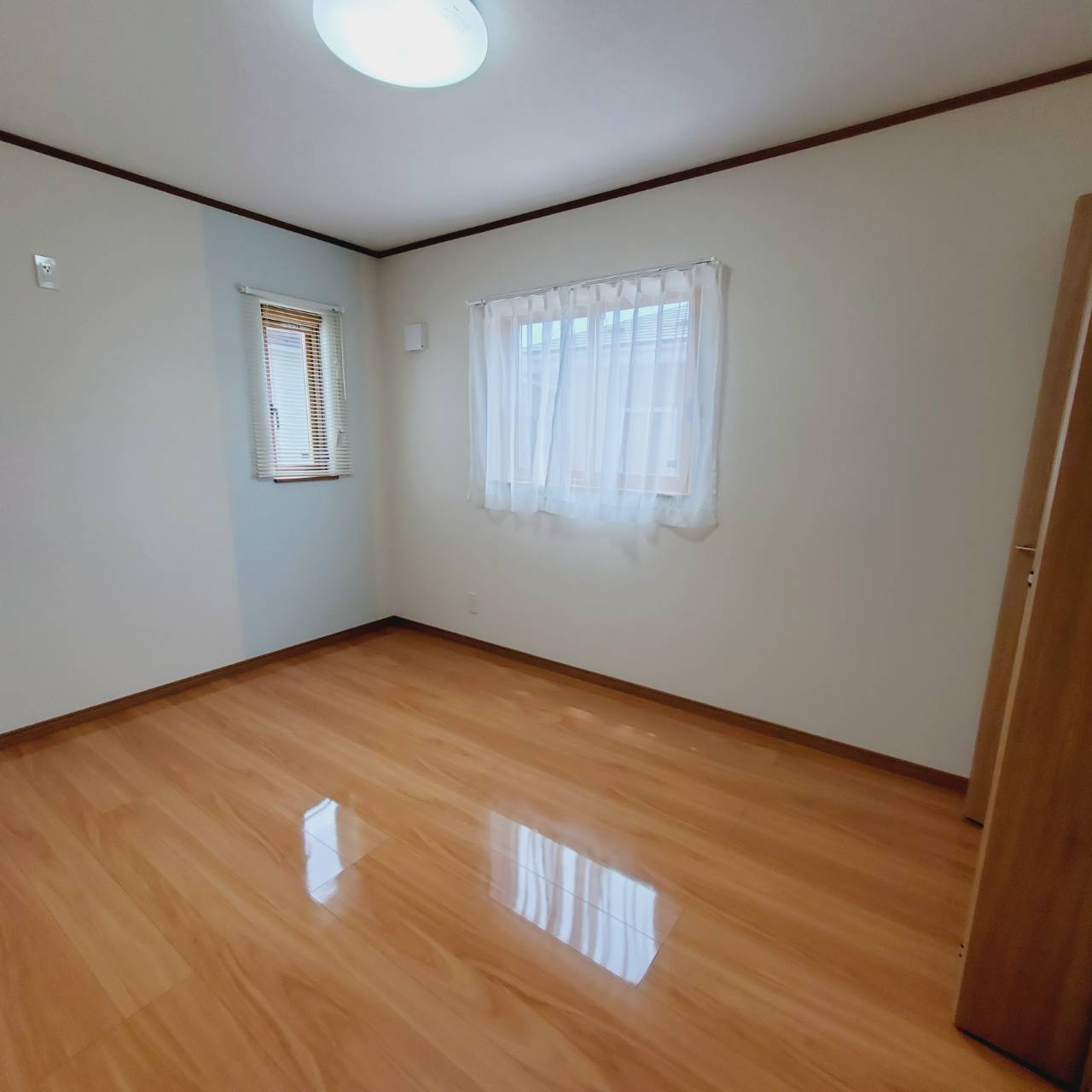 八戸市高州２丁目の洋室