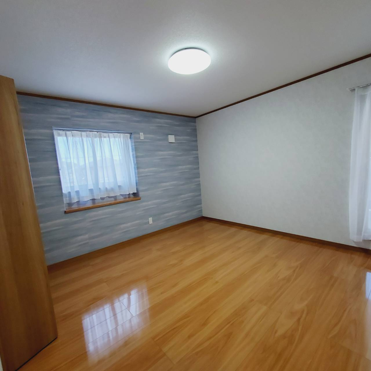 八戸市高州２丁目の洋室