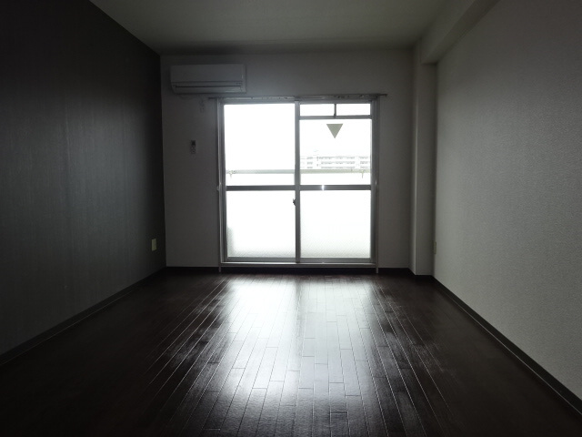 T-BLD神屋町の居間・リビング