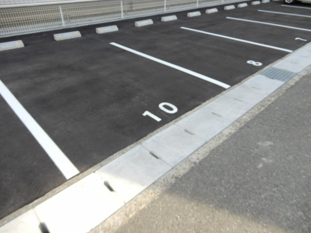 ビウォール正木の駐車場