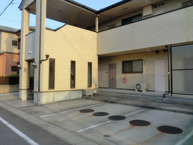 クレールの駐車場