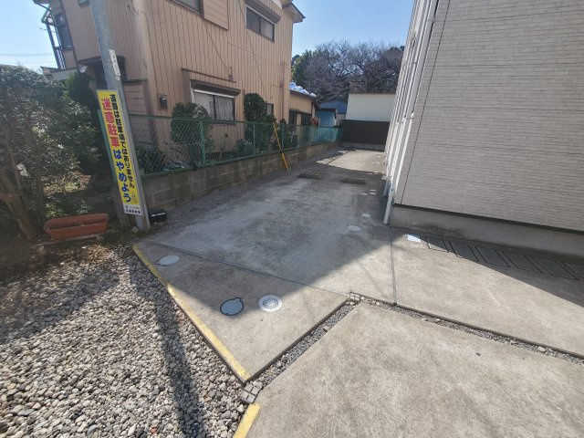 スプリングフォレスト参番館の駐車場