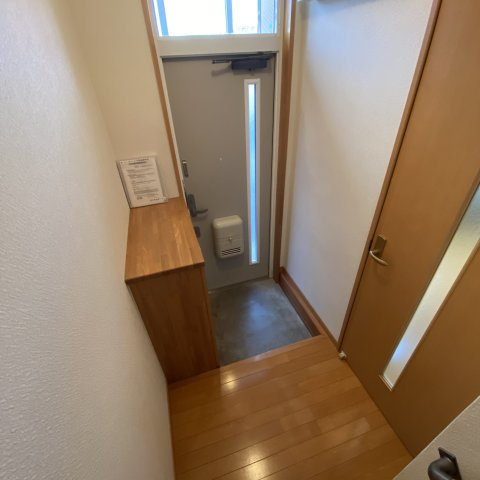 オーバーリバーの玄関
