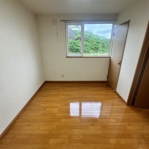 オーバーリバーの洋室