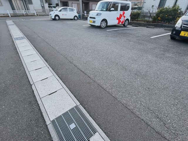 ハイムLongBellの駐車場