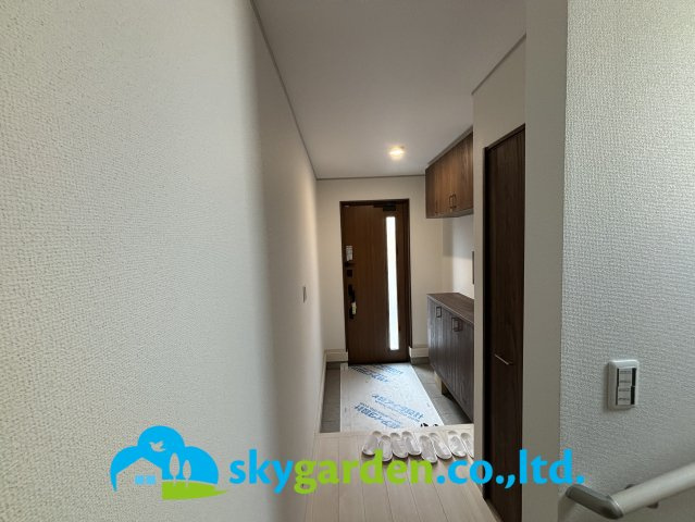 平塚市平塚３丁目　未入居戸建　全15邸9号棟の玄関